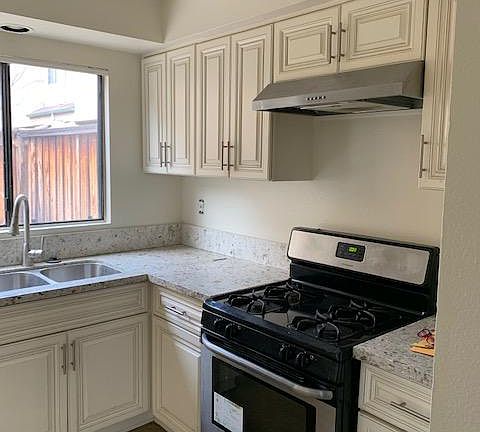 2nd image of 815 S Walnut St #4