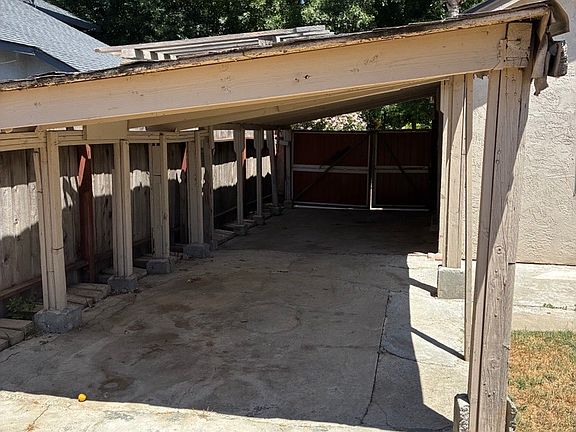 5th image of 2814 Canyon Dr