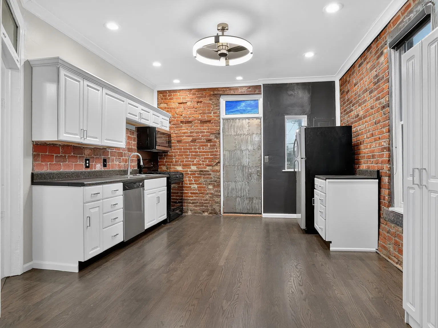 2 bed, 1200 sqft, $1,995 — Photo 3