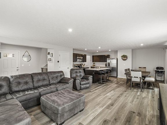 4th image of 8561 Greengate Blvd