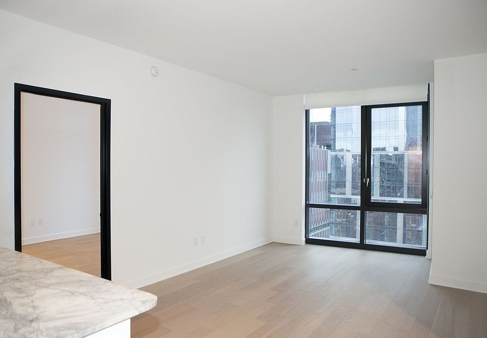 1st image of 21 W End Ave APT 2507