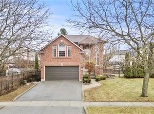 10 Pinecreek Rd, Hamilton, ON L8B 0H1