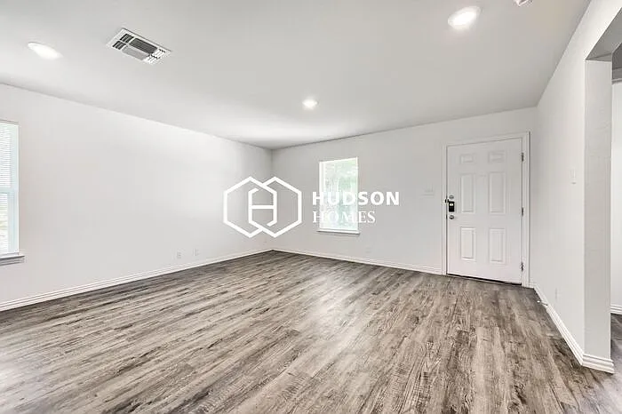 1601 Hays St — Photo 3