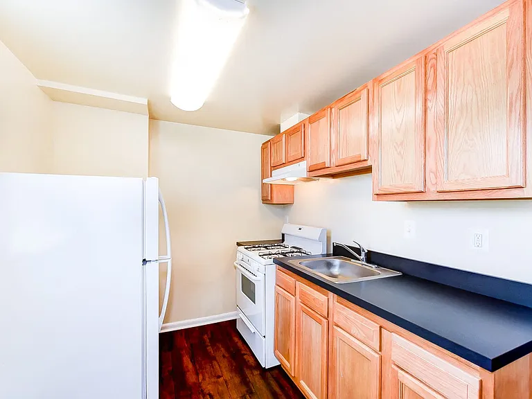 734 Longfellow — Photo 10