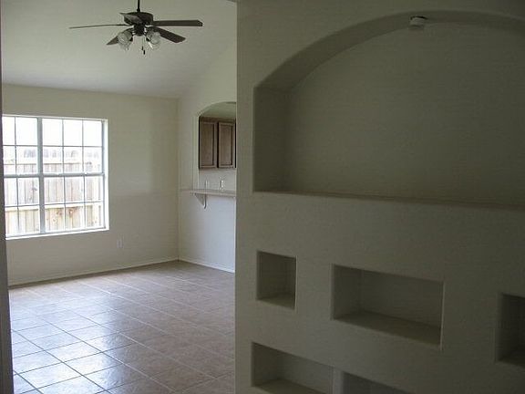 2nd image of 1585 Res St