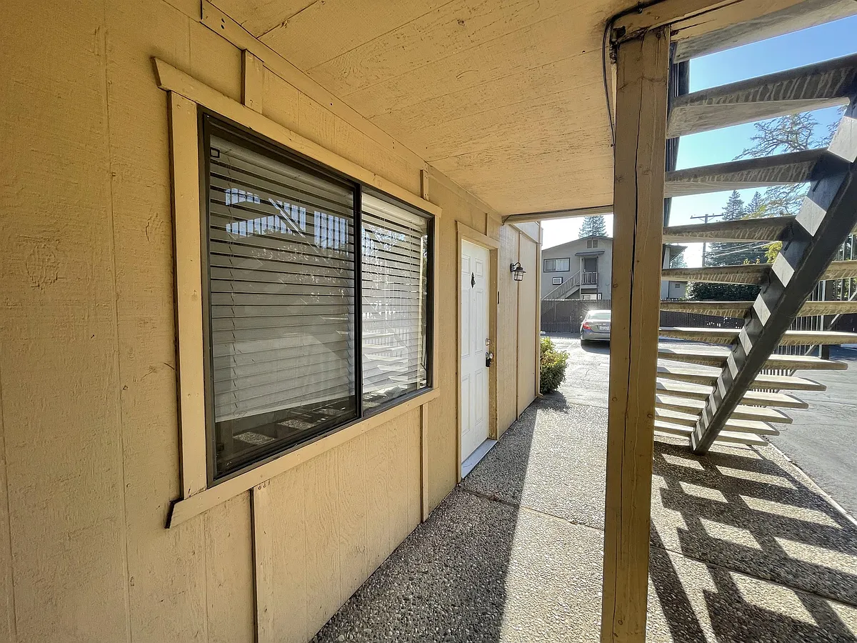 Building Photo - 828 W Sacramento Ave #1