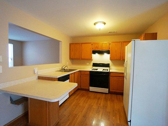 3rd image of 1067 Symphony Dr