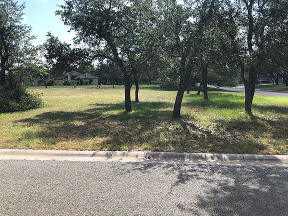 5th image of 601 Silverado St