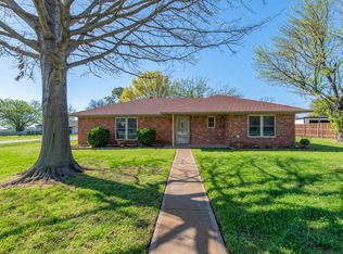 639 E Newberry St, Pilot Point, TX 76258