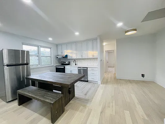 Rented by E Realty International Corp | media 2