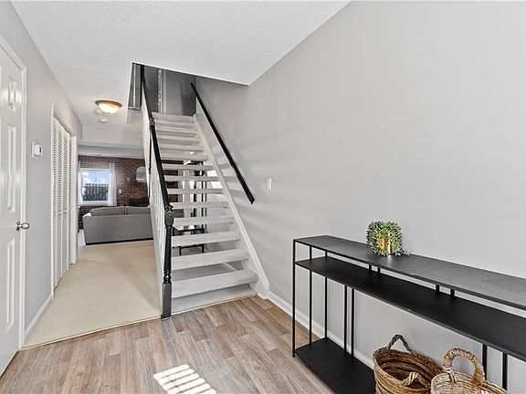 2nd image of 4514 Sir Johns Ln