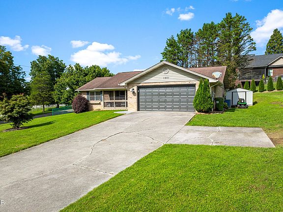 2nd image of 1301 Snappwood Dr