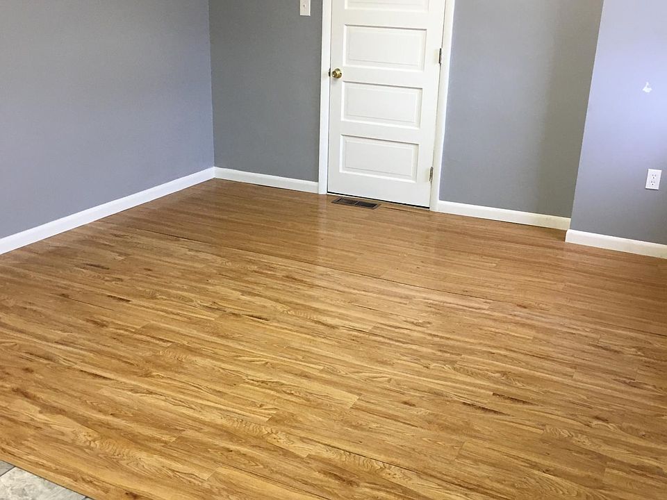 2nd image of 801 Lincoln St APT A