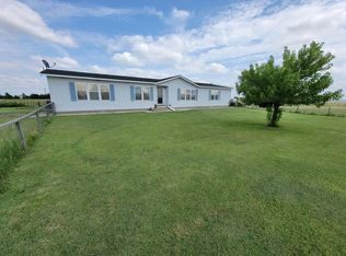 11400 E Yucca Dr, Garden City, KS 67846