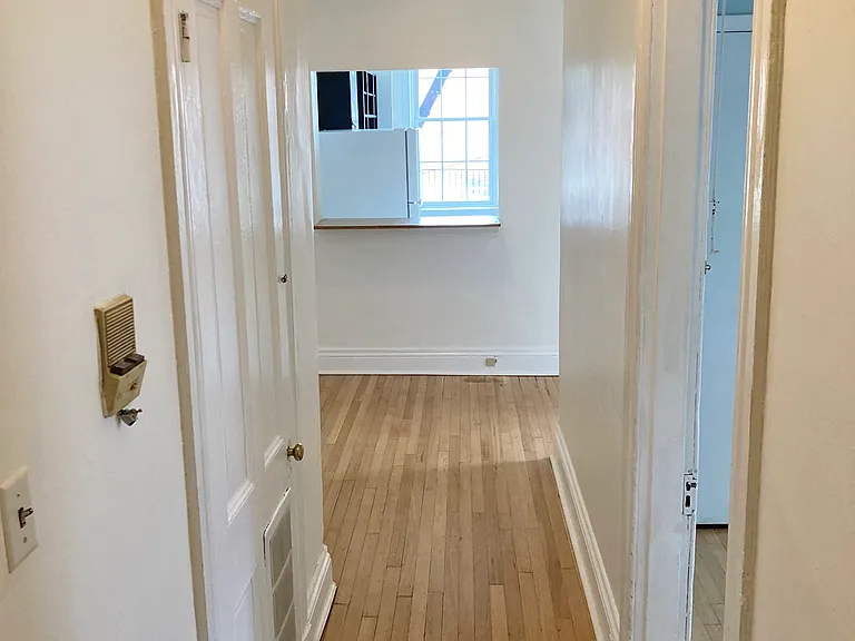 216 W Madison St #2R — Photo 9