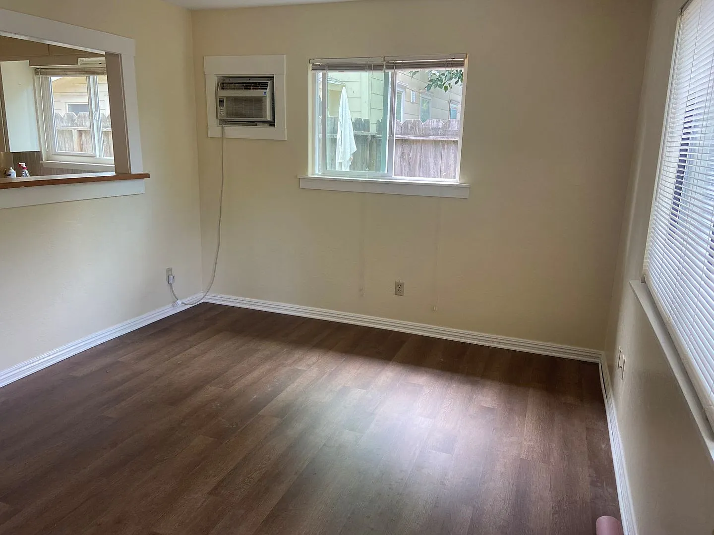 Cute 1 bed 1 bath duplex — Photo 4