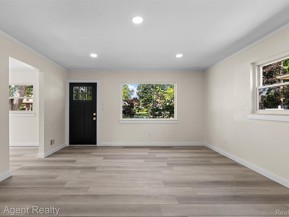 5643 Clippert St, photo 8