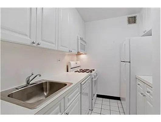 Rented by Douglas Elliman | media 31