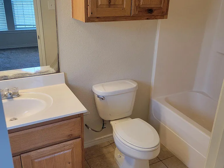 2327 Cornell Dr — Photo 9