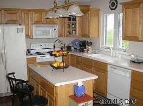 3rd image of 305 Cambridge Dr