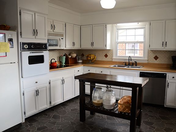 Large light & bright Kitchen