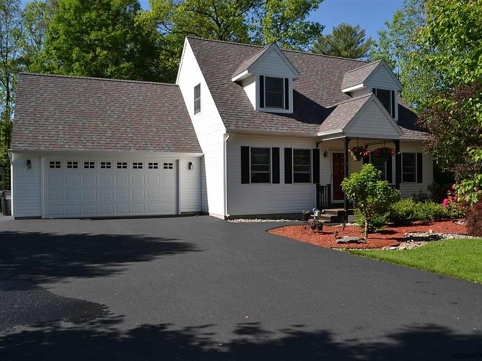 1st image of 8 Snowberry Ln