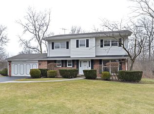 100 Hiawatha Trl, Highland Park, IL 60035