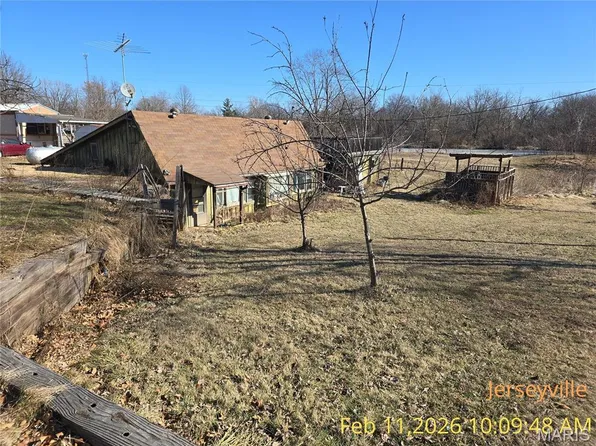 17036 Apache Dr, Jerseyville, IL 62052