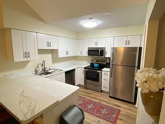 3rd image of 324 River Forest Rd