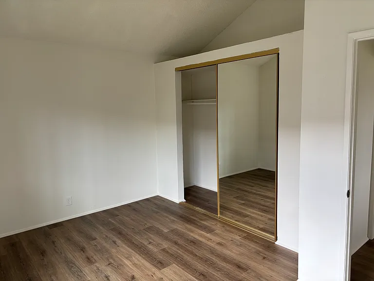 371 N Oak St #F — Photo 12