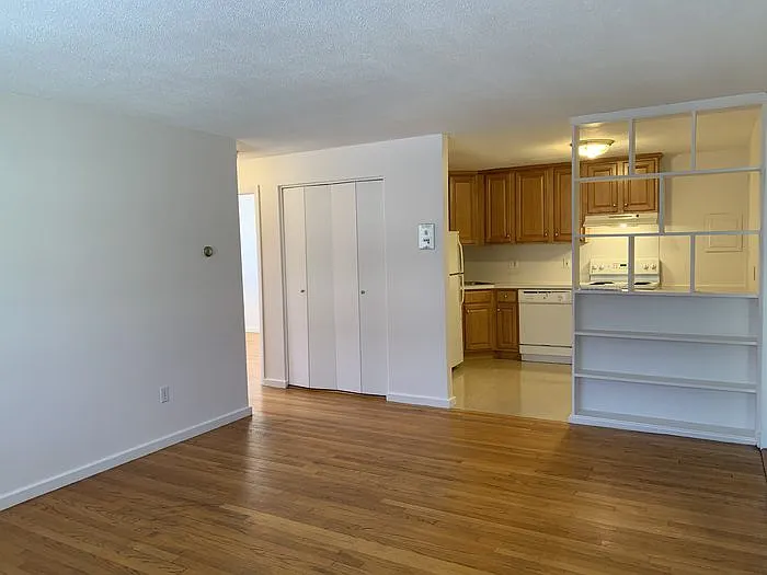 2 bed, 1.0 bath, $2,275 — Photo 3