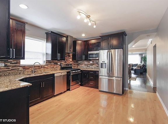 5th image of 1843 N Nordica Ave