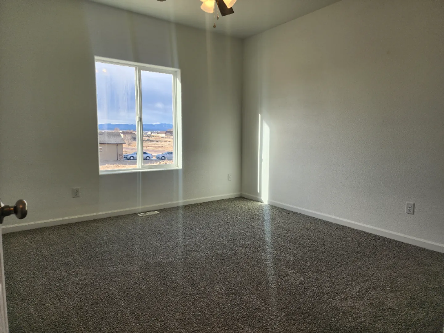 710-712 E Hahns Peak — Photo 2
