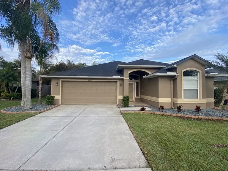 6407 Whit Ct — Photo 1
