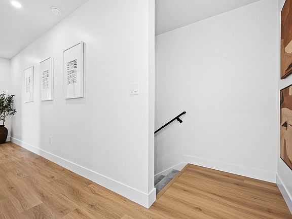 5th image of 519 E Warnock Ave S #D