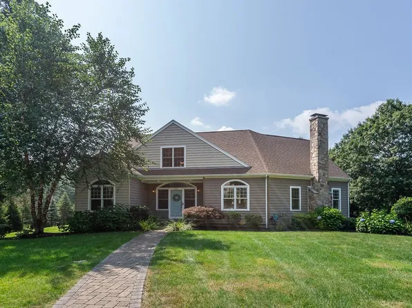 526 Paine Rd, North Attleboro, MA 02760