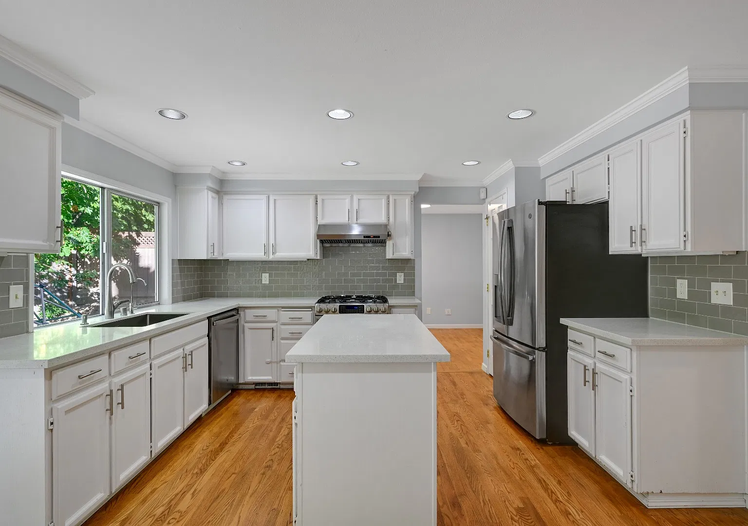 "Spacious 4-Bedroom Retreat with 2.5 Baths in Charming Sammamish Setting" — Photo 3