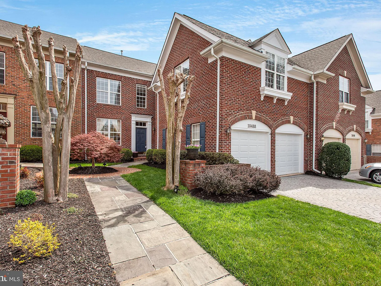 3 bed, 2.5 bath, 2623 sqft, $4,500 — Photo 1