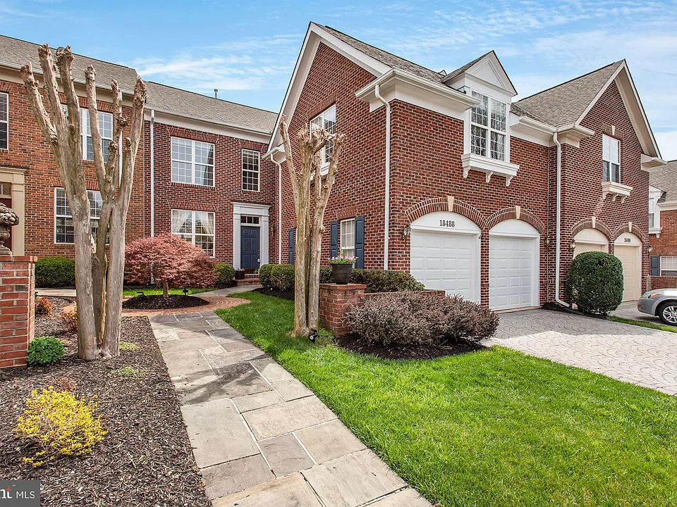 18488 Lanier Island Sq