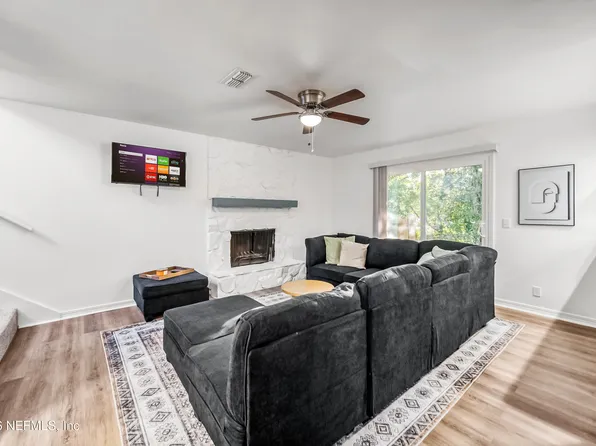 1304 MAGNOLIA Circle E, Jacksonville, FL 32211