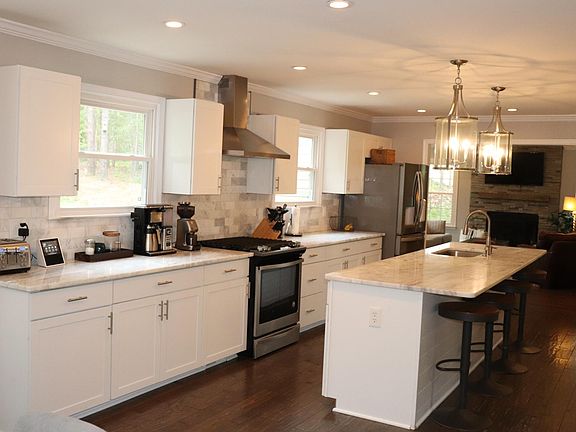 2nd image of 5805 Cambridge Dr