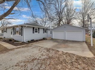 275 E Broadway St, Argenta, IL 62501