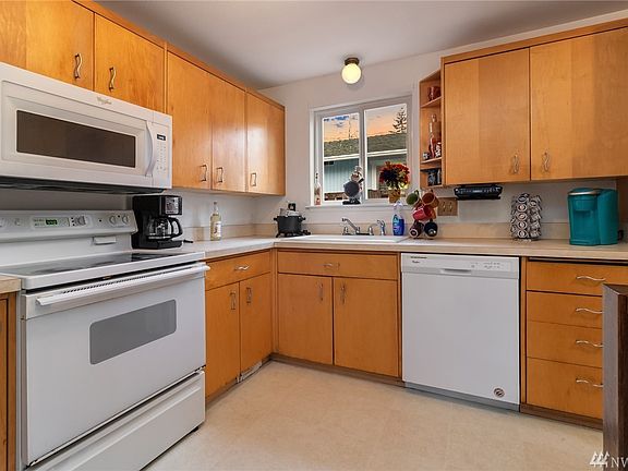5th image of 1408 S 93rd St