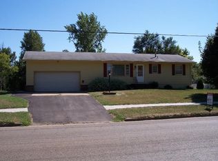 303 NW 9th St, Madison, SD 57042