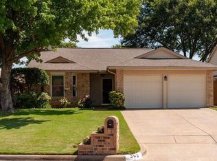 303 Hemlock Dr, Arlington, TX 76018