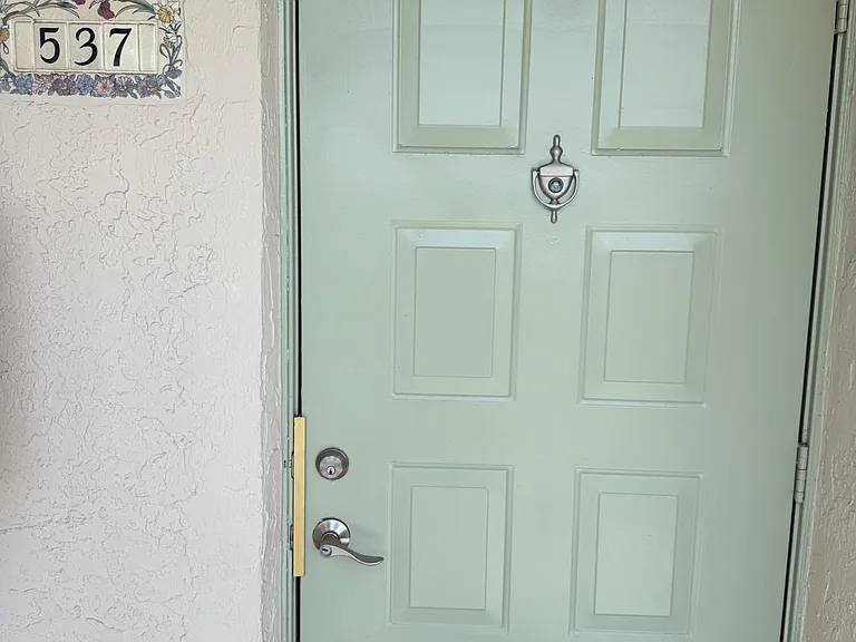 2351 NE 14th Street Cswy #537 — Photo 2