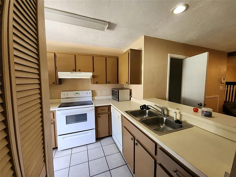 6288 SW 8th Pl — Photo 2