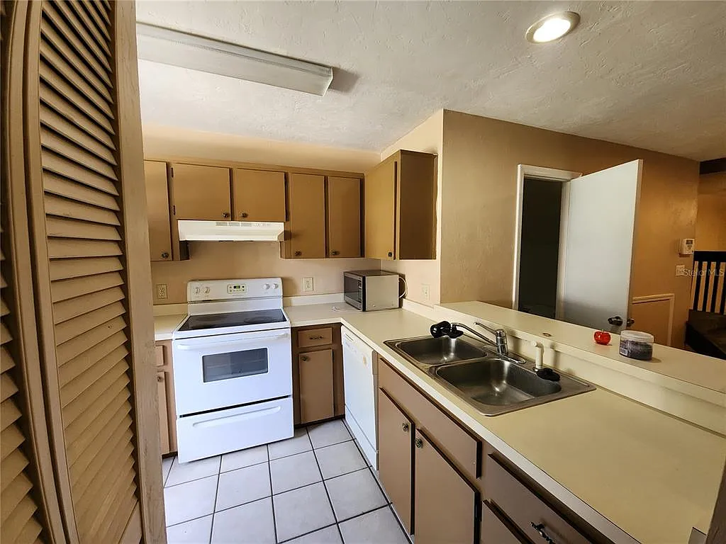 Building Photo - 6288 SW 8th Pl