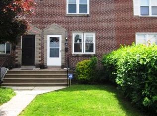 40 Mermont Cir, Darby, PA 19023