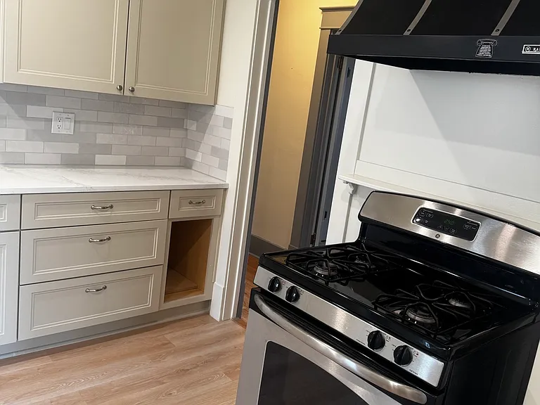 317 Dartmouth Dr SE — Photo 11